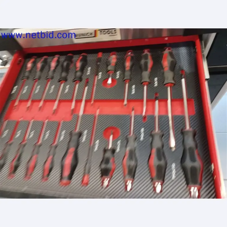 Machines, systemen, kantooruitrusting, accessoires en IT-onderdelen van een machinebouwbedrijf voor "micro" CNC-machines, fabrikant van besturingselementen en softwareontwikkelaar-4