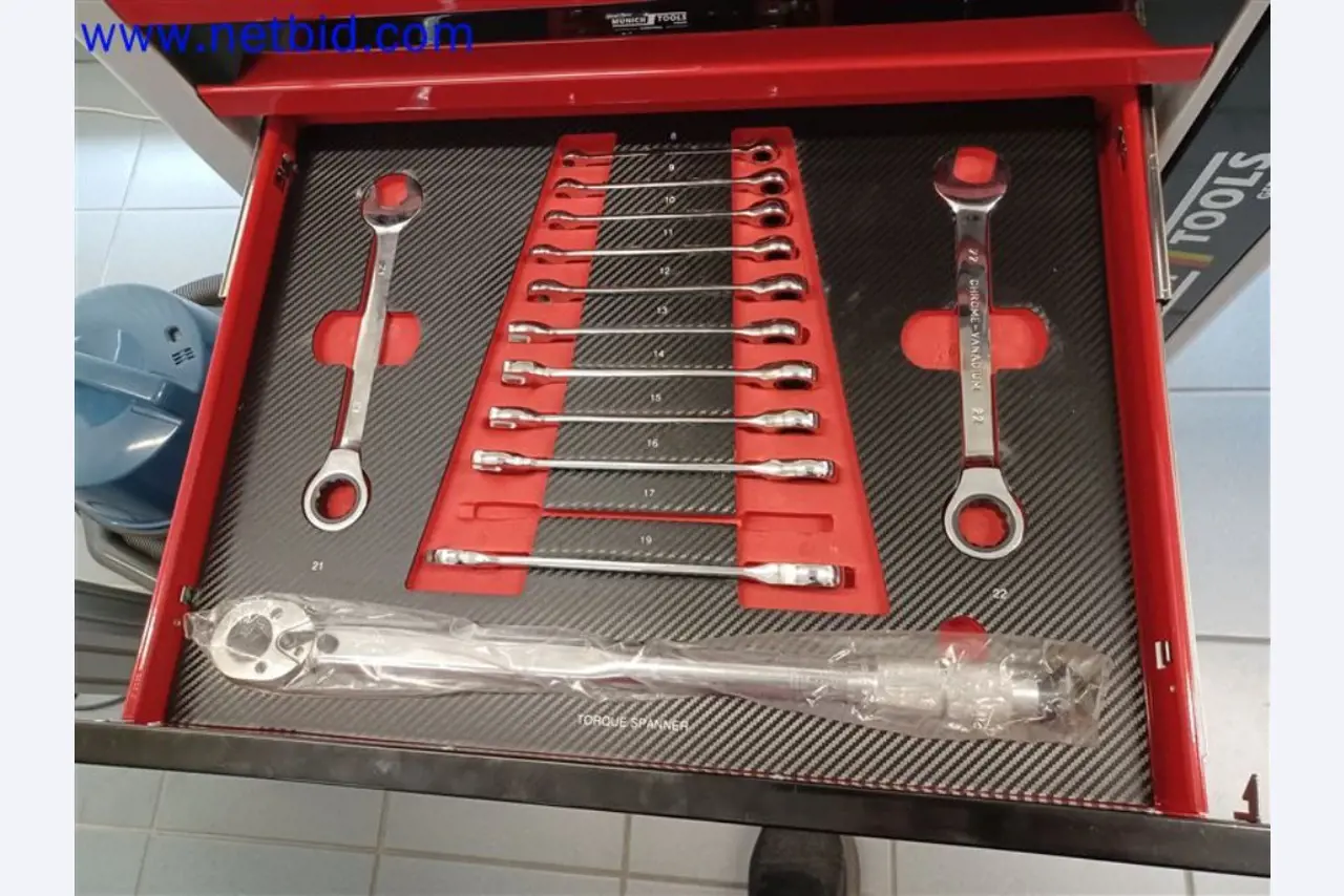 Machines, systemen, kantooruitrusting, accessoires en IT-onderdelen van een machinebouwbedrijf voor "micro" CNC-machines, fabrikant van besturingselementen en softwareontwikkelaar-5