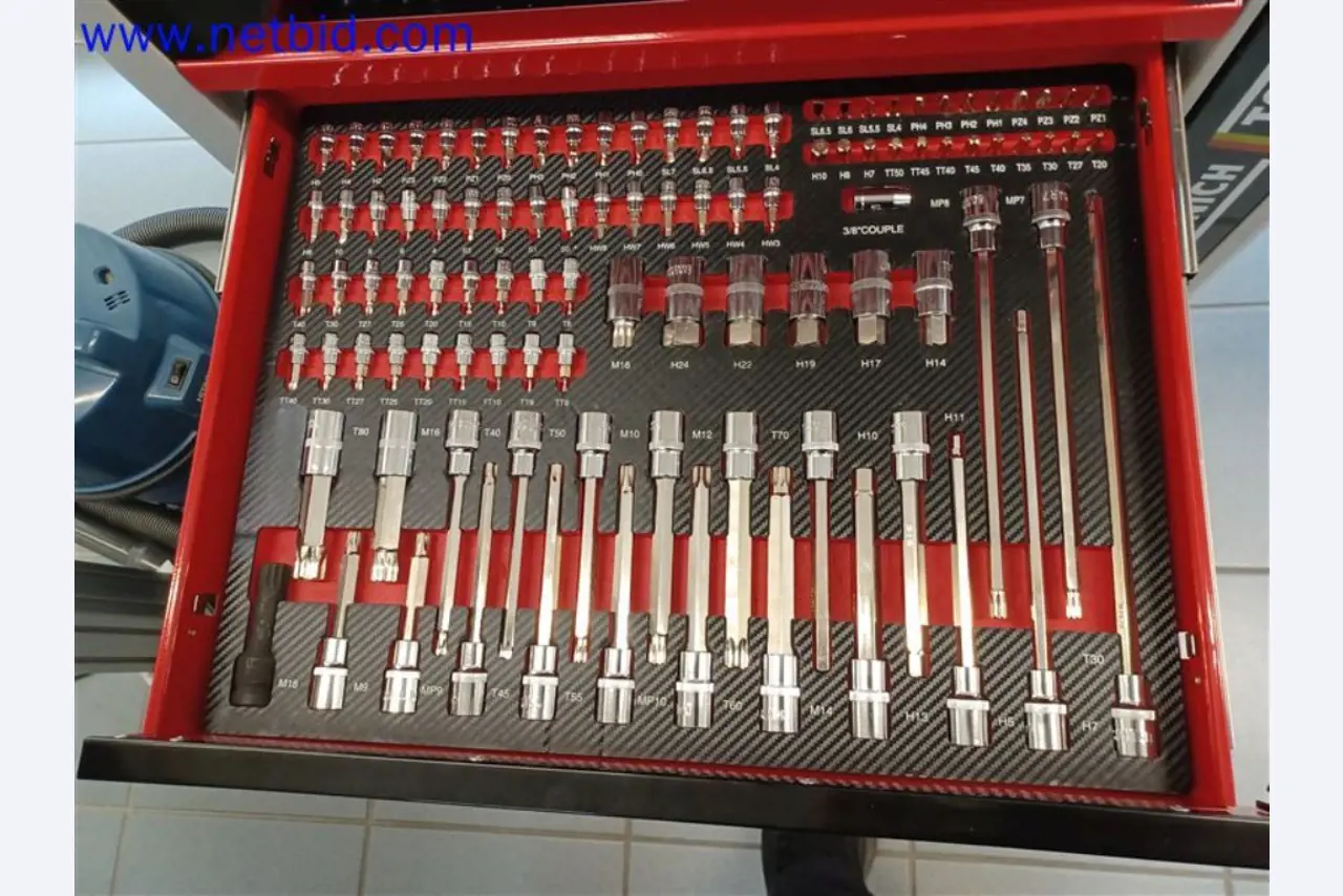 Machines, systemen, kantooruitrusting, accessoires en IT-onderdelen van een machinebouwbedrijf voor "micro" CNC-machines, fabrikant van besturingselementen en softwareontwikkelaar-6