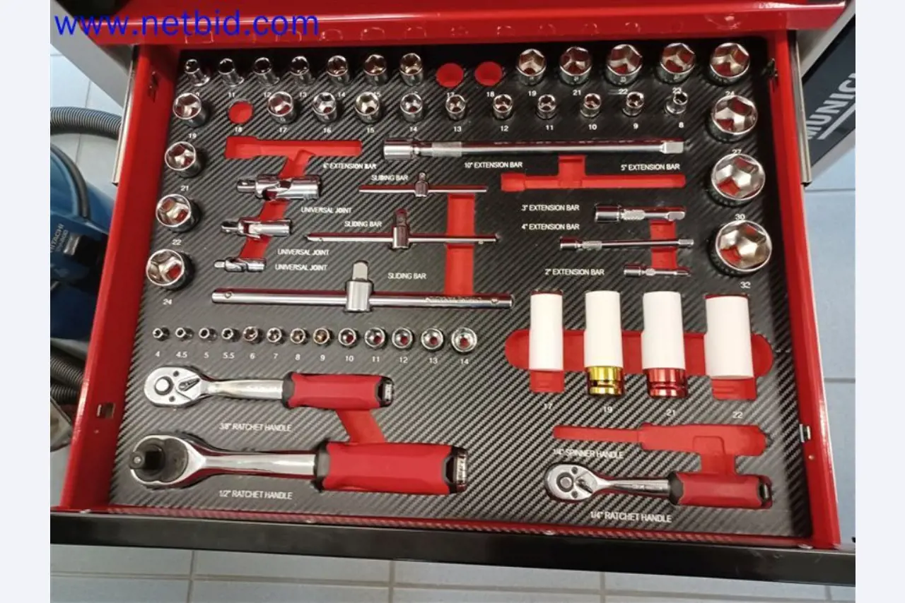 Machines, systemen, kantooruitrusting, accessoires en IT-onderdelen van een machinebouwbedrijf voor "micro" CNC-machines, fabrikant van besturingselementen en softwareontwikkelaar-7