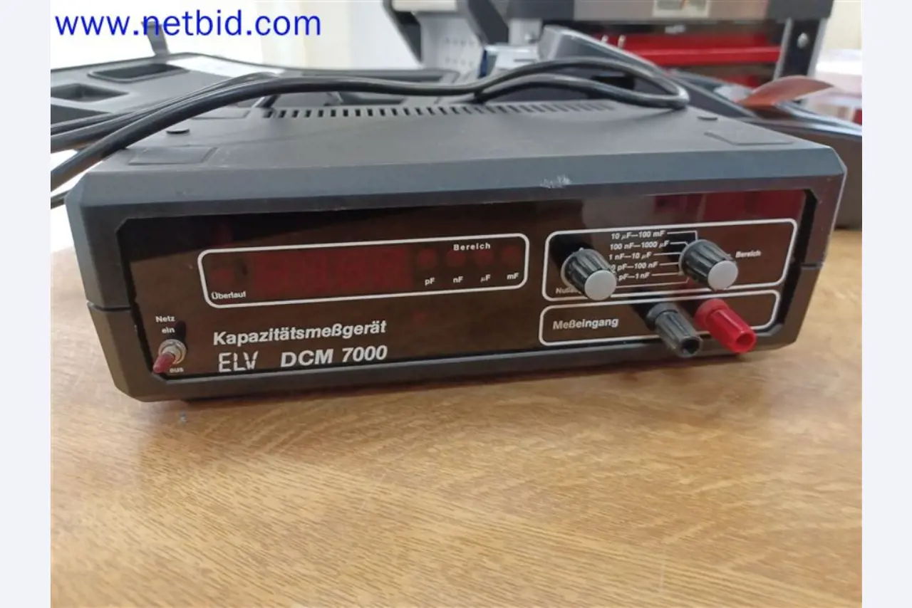 Stroje, systémy, kancelářské vybavení, příslušenství a IT části strojírenské společnosti pro "mikro" CNC stroje, výrobce řídicích prvků a vývojář softwaru.-1