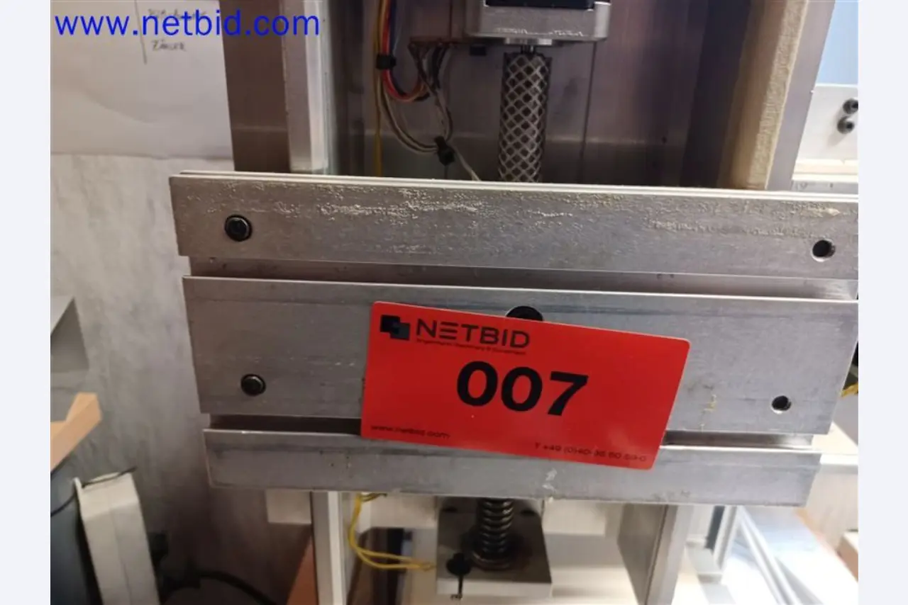 Stroje, systémy, kancelářské vybavení, příslušenství a IT části strojírenské společnosti pro "mikro" CNC stroje, výrobce řídicích prvků a vývojář softwaru.-2