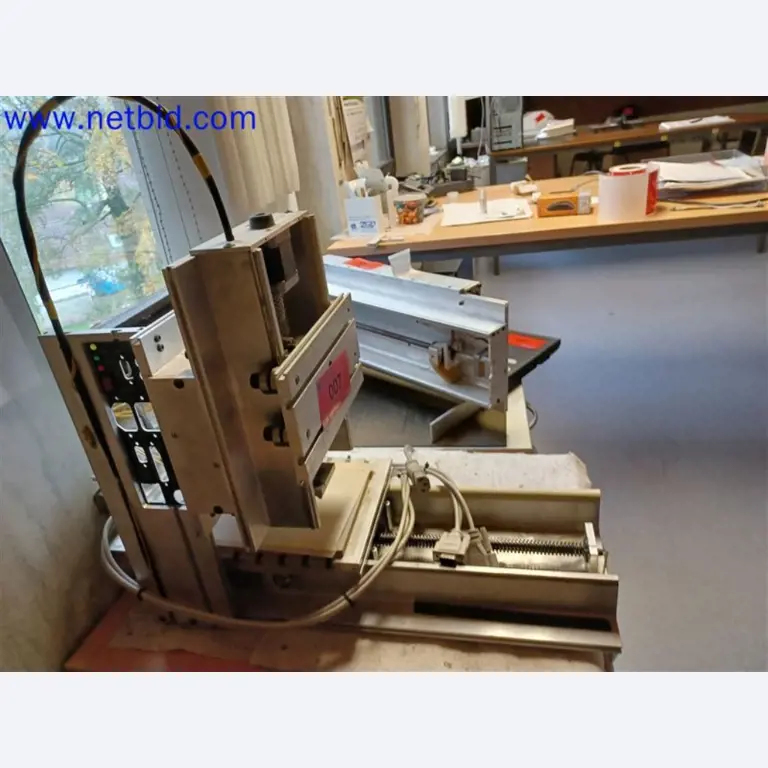 Stroje, systémy, kancelářské vybavení, příslušenství a IT části strojírenské společnosti pro "mikro" CNC stroje, výrobce řídicích prvků a vývojář softwaru.-3