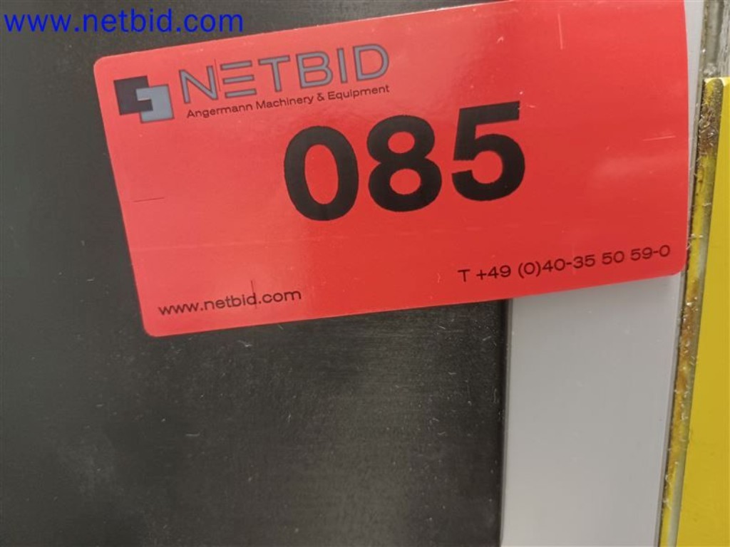 Maschinen, Anlagen, Büroeinrichtung, Zubehör und IT-Teile eines Maschinenbauers für „Kleinst“-CNC-Maschinen, Hersteller von Steuerelementen und Entwicklers von Software-2