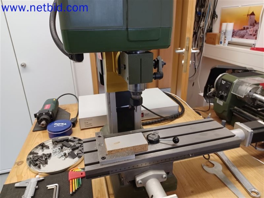 Maschinen, Anlagen, Büroeinrichtung, Zubehör und IT-Teile eines Maschinenbauers für „Kleinst“-CNC-Maschinen, Hersteller von Steuerelementen und Entwicklers von Software-1