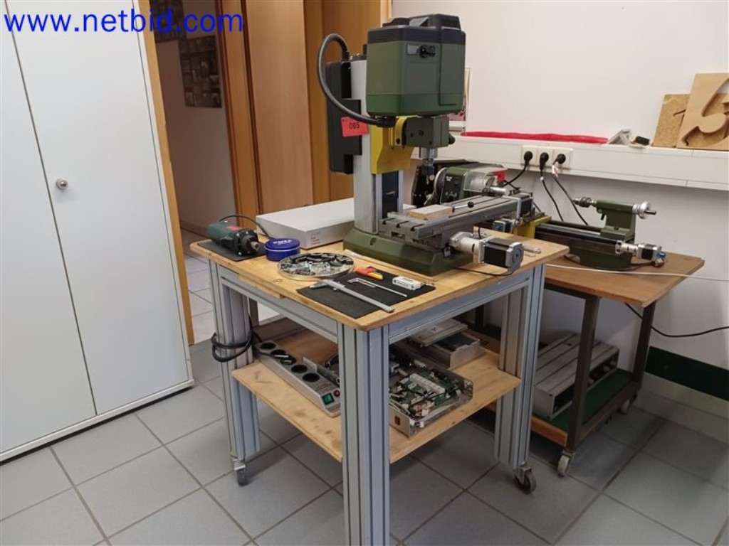 Maschinen, Anlagen, Büroeinrichtung, Zubehör und IT-Teile eines Maschinenbauers für „Kleinst“-CNC-Maschinen, Hersteller von Steuerelementen und Entwicklers von Software-3