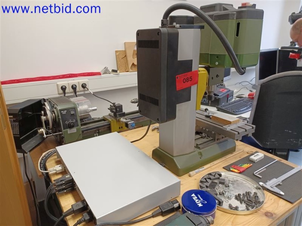 Maschinen, Anlagen, Büroeinrichtung, Zubehör und IT-Teile eines Maschinenbauers für „Kleinst“-CNC-Maschinen, Hersteller von Steuerelementen und Entwicklers von Software-4