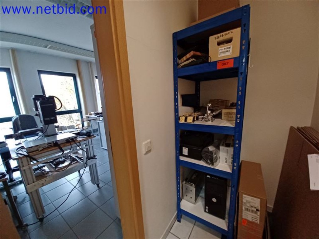 Stroje, systémy, kancelářské vybavení, příslušenství a IT části strojírenské společnosti pro "mikro" CNC stroje, výrobce řídicích prvků a vývojář softwaru.-1