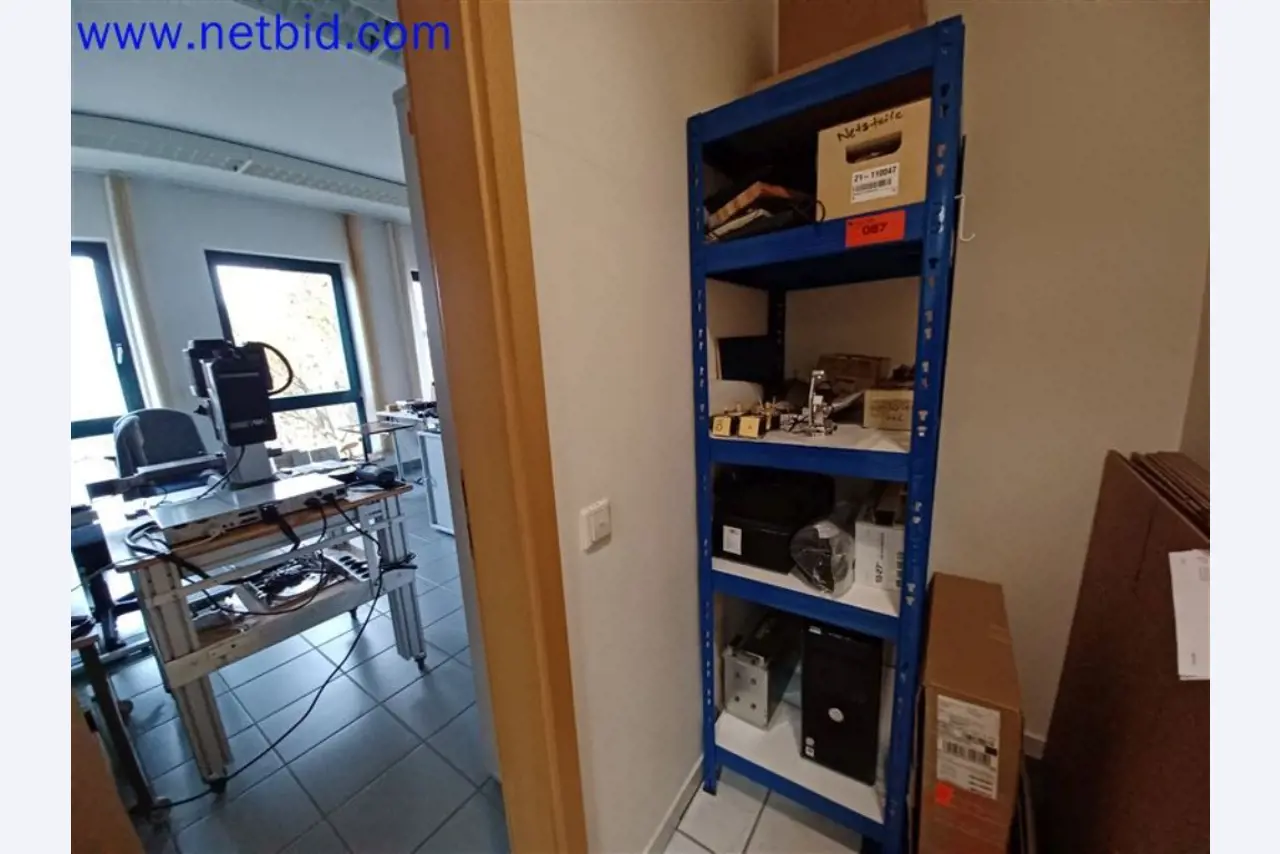 Stroje, systémy, kancelářské vybavení, příslušenství a IT části strojírenské společnosti pro "mikro" CNC stroje, výrobce řídicích prvků a vývojář softwaru.-1