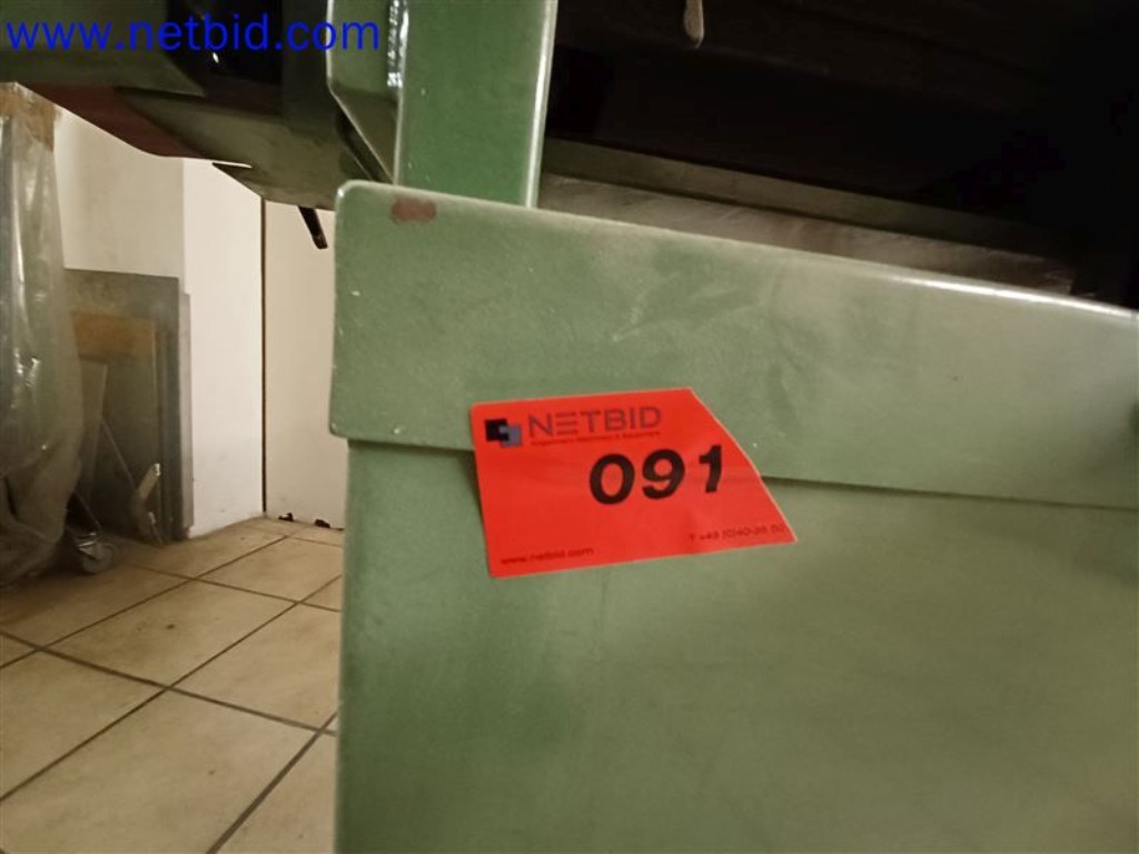 Stroje, systémy, kancelářské vybavení, příslušenství a IT části strojírenské společnosti pro "mikro" CNC stroje, výrobce řídicích prvků a vývojář softwaru.-2