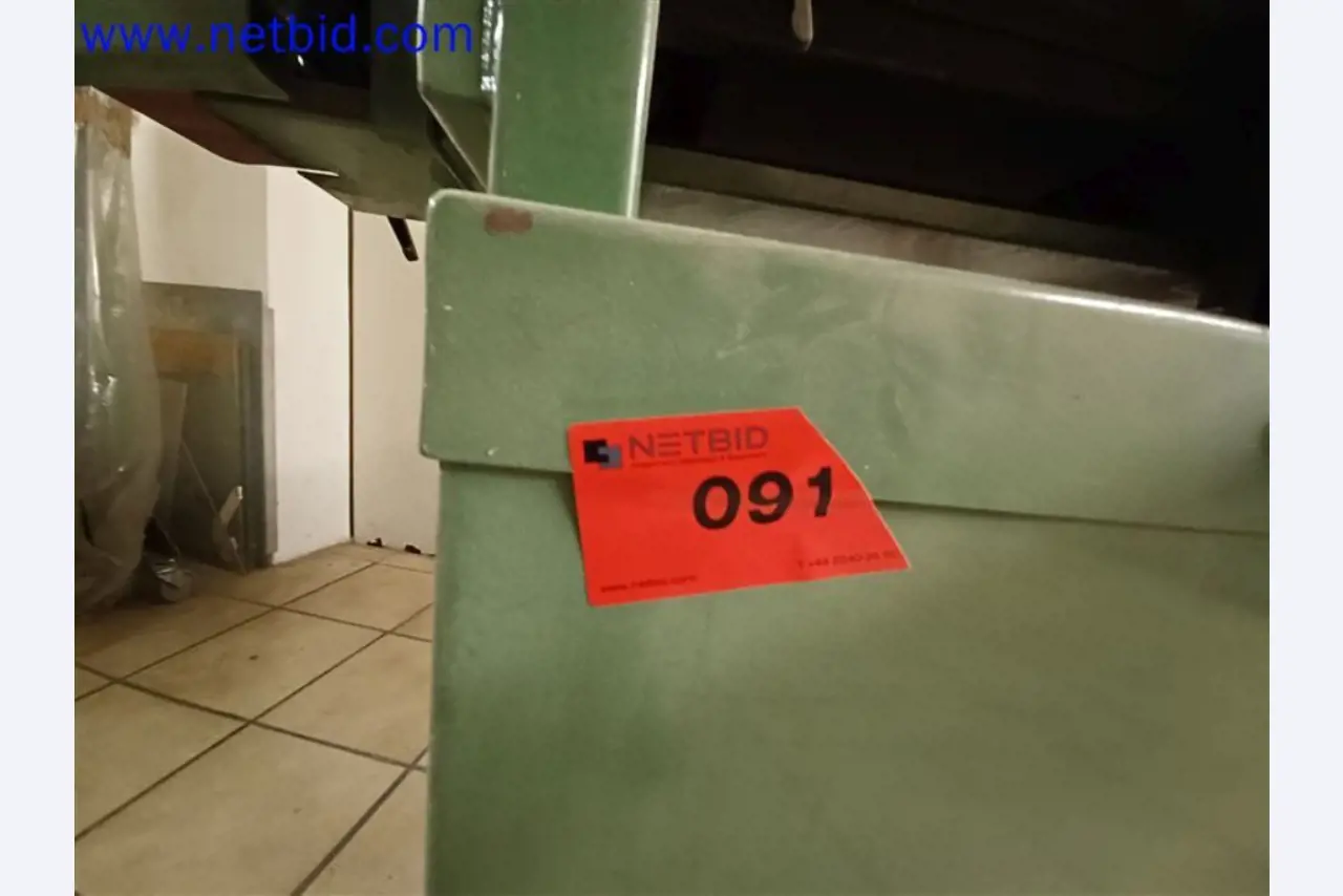 Stroje, systémy, kancelářské vybavení, příslušenství a IT části strojírenské společnosti pro "mikro" CNC stroje, výrobce řídicích prvků a vývojář softwaru.-2