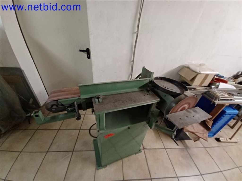 Stroje, systémy, kancelářské vybavení, příslušenství a IT části strojírenské společnosti pro "mikro" CNC stroje, výrobce řídicích prvků a vývojář softwaru.-1