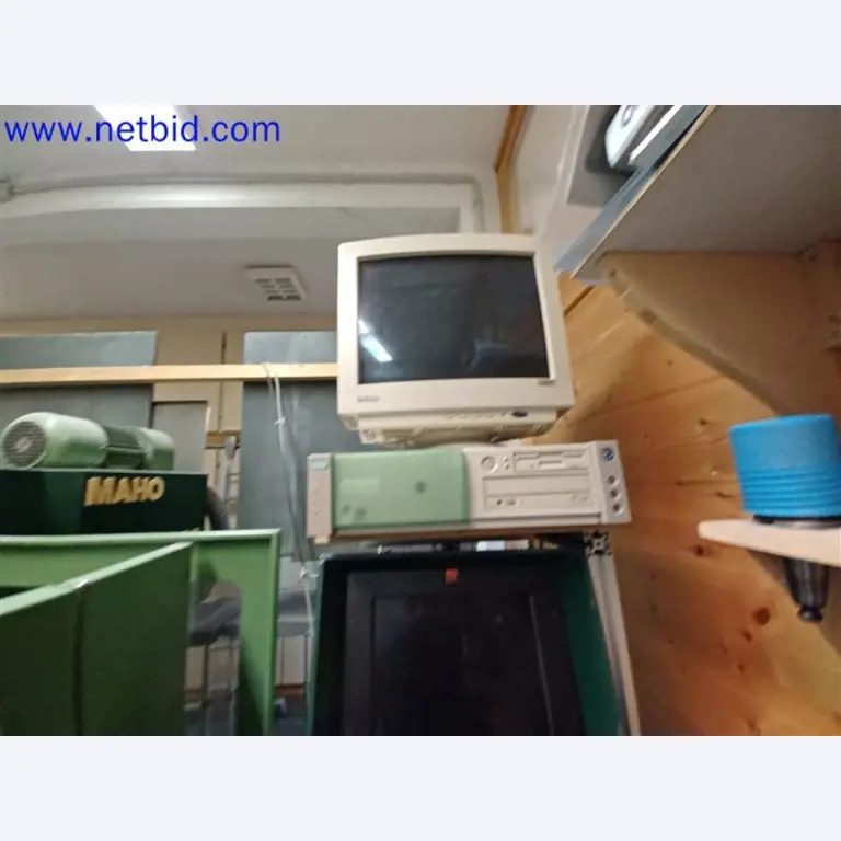 Stroje, systémy, kancelářské vybavení, příslušenství a IT části strojírenské společnosti pro "mikro" CNC stroje, výrobce řídicích prvků a vývojář softwaru.-4