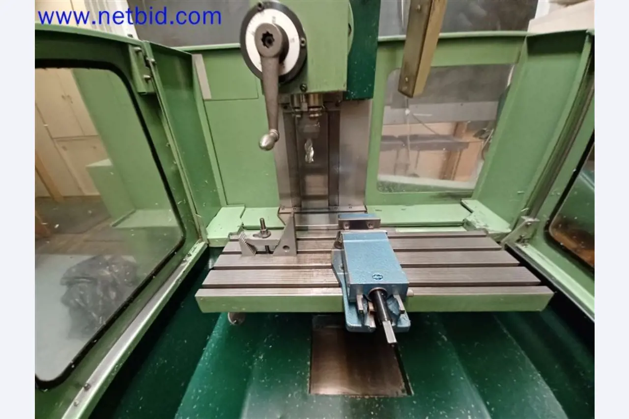 Stroje, systémy, kancelářské vybavení, příslušenství a IT části strojírenské společnosti pro "mikro" CNC stroje, výrobce řídicích prvků a vývojář softwaru.-7