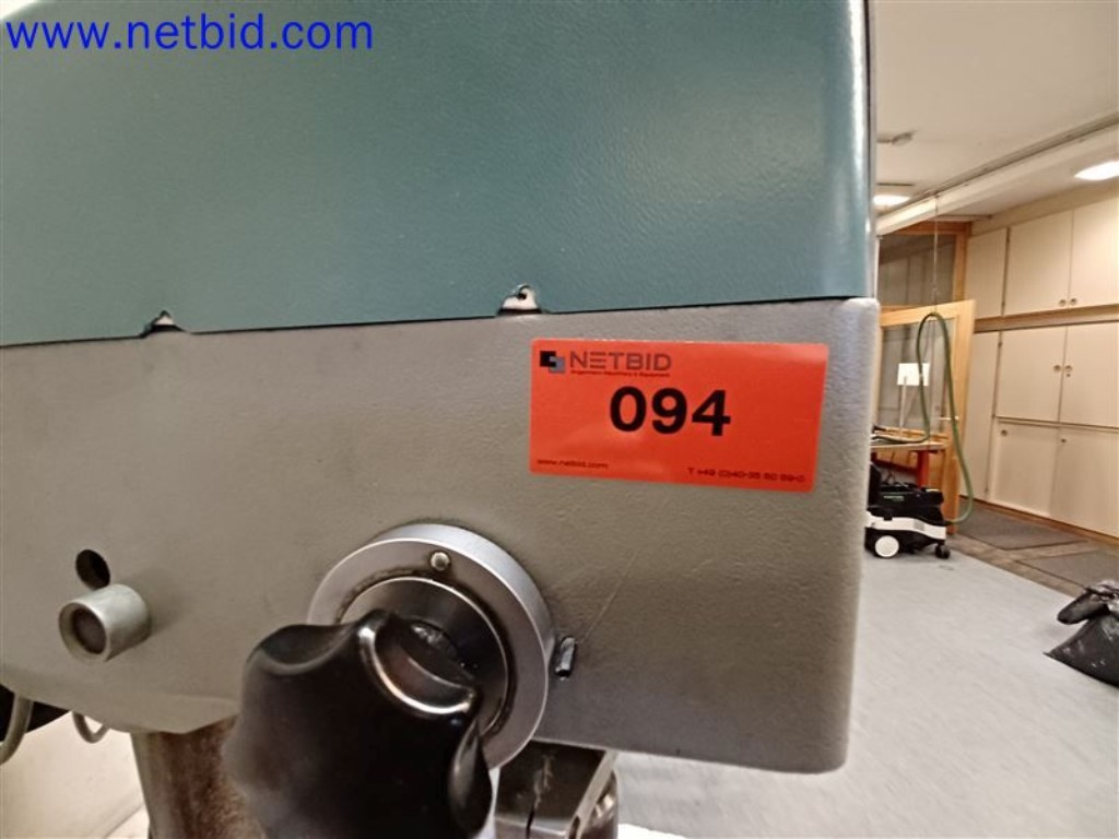 Stroje, systémy, kancelářské vybavení, příslušenství a IT části strojírenské společnosti pro "mikro" CNC stroje, výrobce řídicích prvků a vývojář softwaru.-2