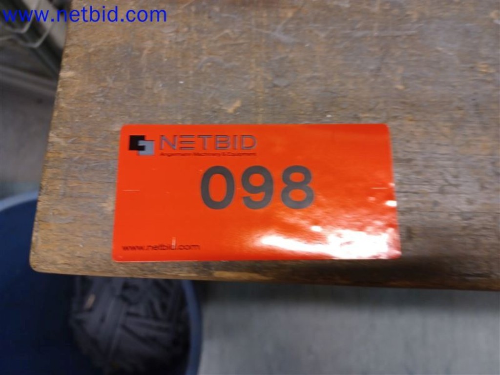 Stroje, systémy, kancelářské vybavení, příslušenství a IT části strojírenské společnosti pro "mikro" CNC stroje, výrobce řídicích prvků a vývojář softwaru.-2