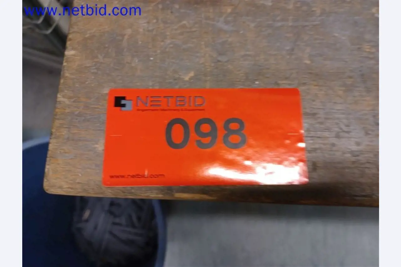 Stroje, systémy, kancelářské vybavení, příslušenství a IT části strojírenské společnosti pro "mikro" CNC stroje, výrobce řídicích prvků a vývojář softwaru.-2