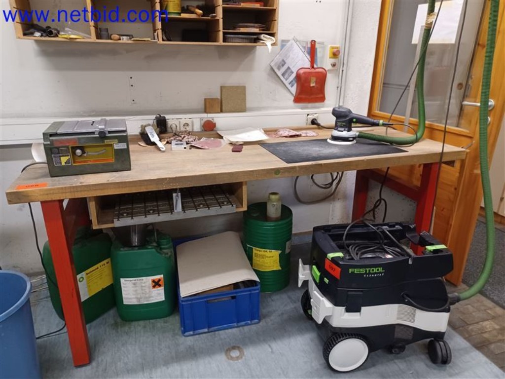 Stroje, systémy, kancelářské vybavení, příslušenství a IT části strojírenské společnosti pro "mikro" CNC stroje, výrobce řídicích prvků a vývojář softwaru.-3