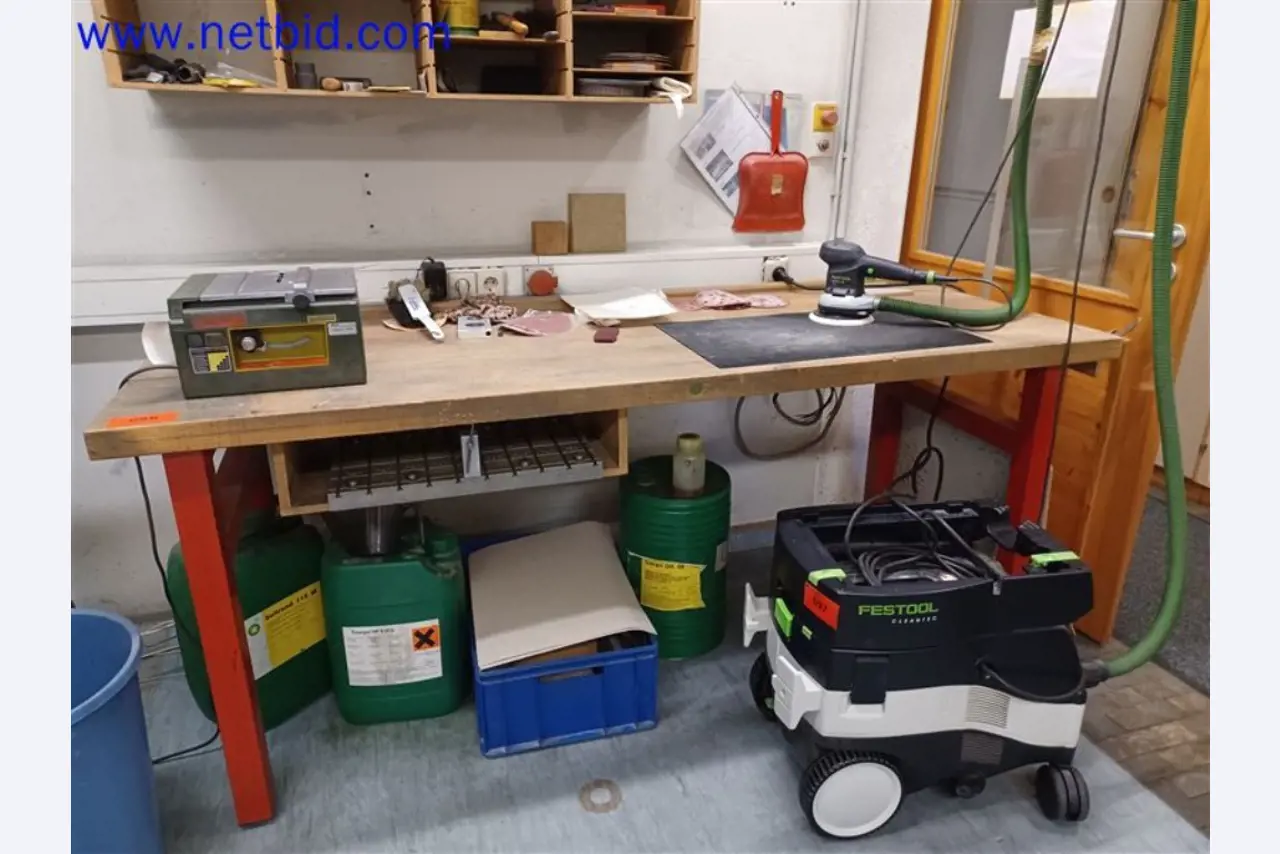 Stroje, systémy, kancelářské vybavení, příslušenství a IT části strojírenské společnosti pro "mikro" CNC stroje, výrobce řídicích prvků a vývojář softwaru.-3