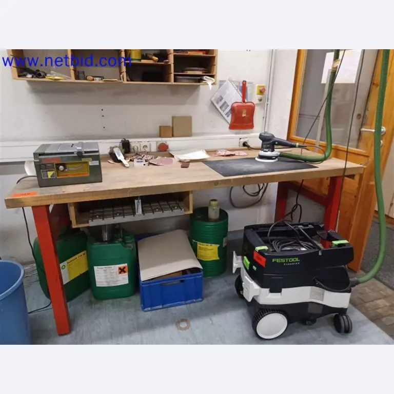 Stroje, systémy, kancelářské vybavení, příslušenství a IT části strojírenské společnosti pro "mikro" CNC stroje, výrobce řídicích prvků a vývojář softwaru.-3