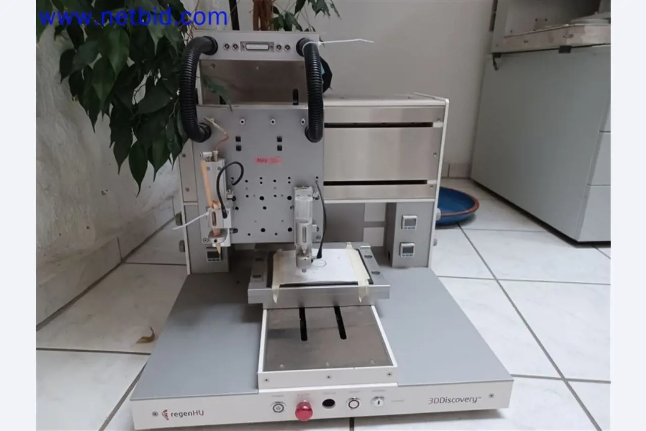 Maschinen, Anlagen, Büroeinrichtung, Zubehör und IT-Teile eines Maschinenbauers für „Kleinst“-CNC-Maschinen, Hersteller von Steuerelementen und Entwicklers von Software-1