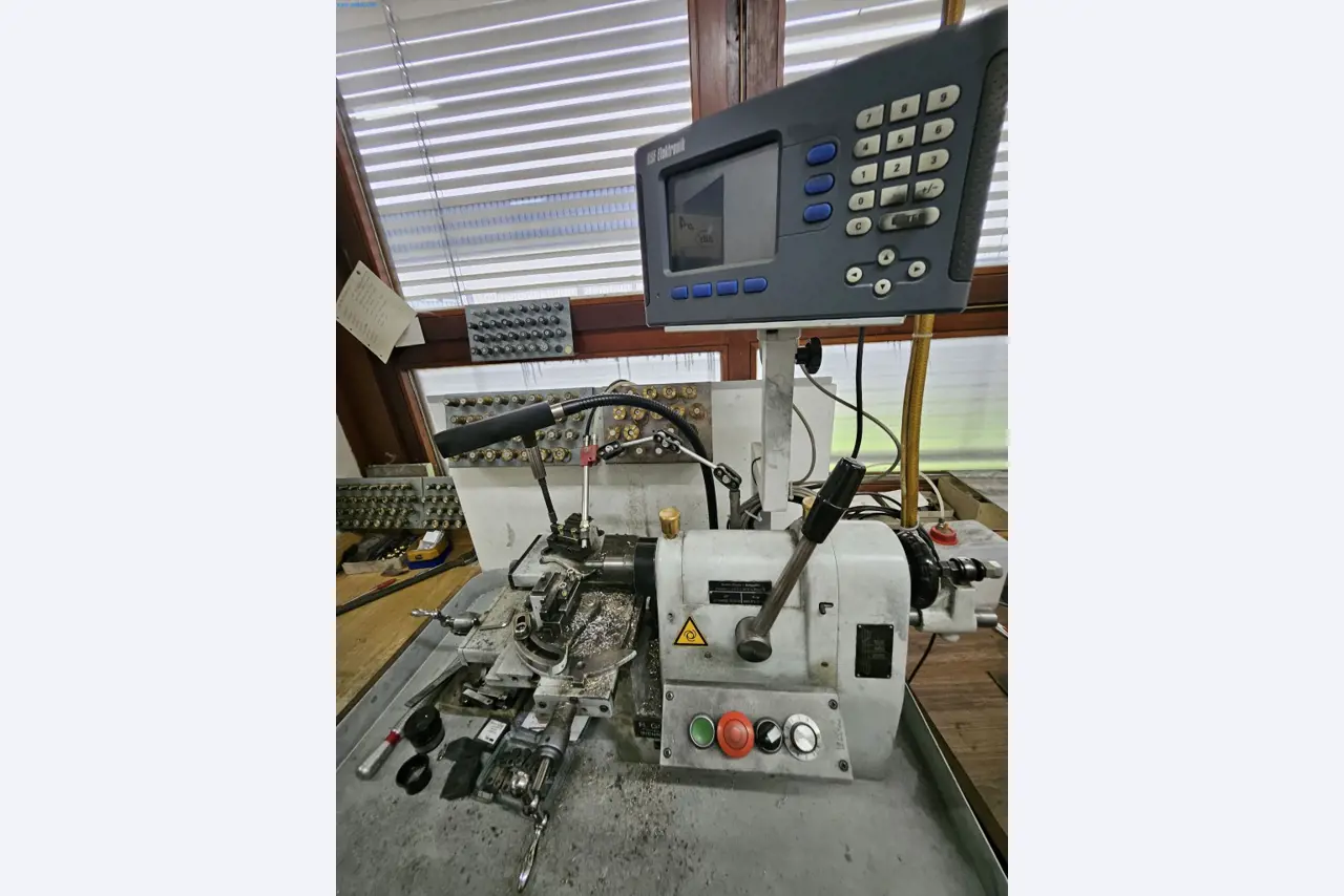 Machines, systemen en kantoorapparatuur voor een ringenfabrikant-6