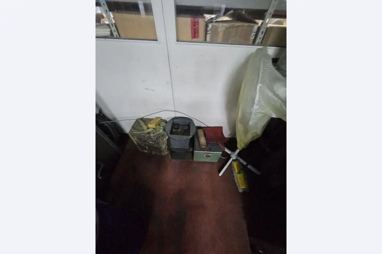 Machines, systemen en kantoorapparatuur voor een ringenfabrikant-11