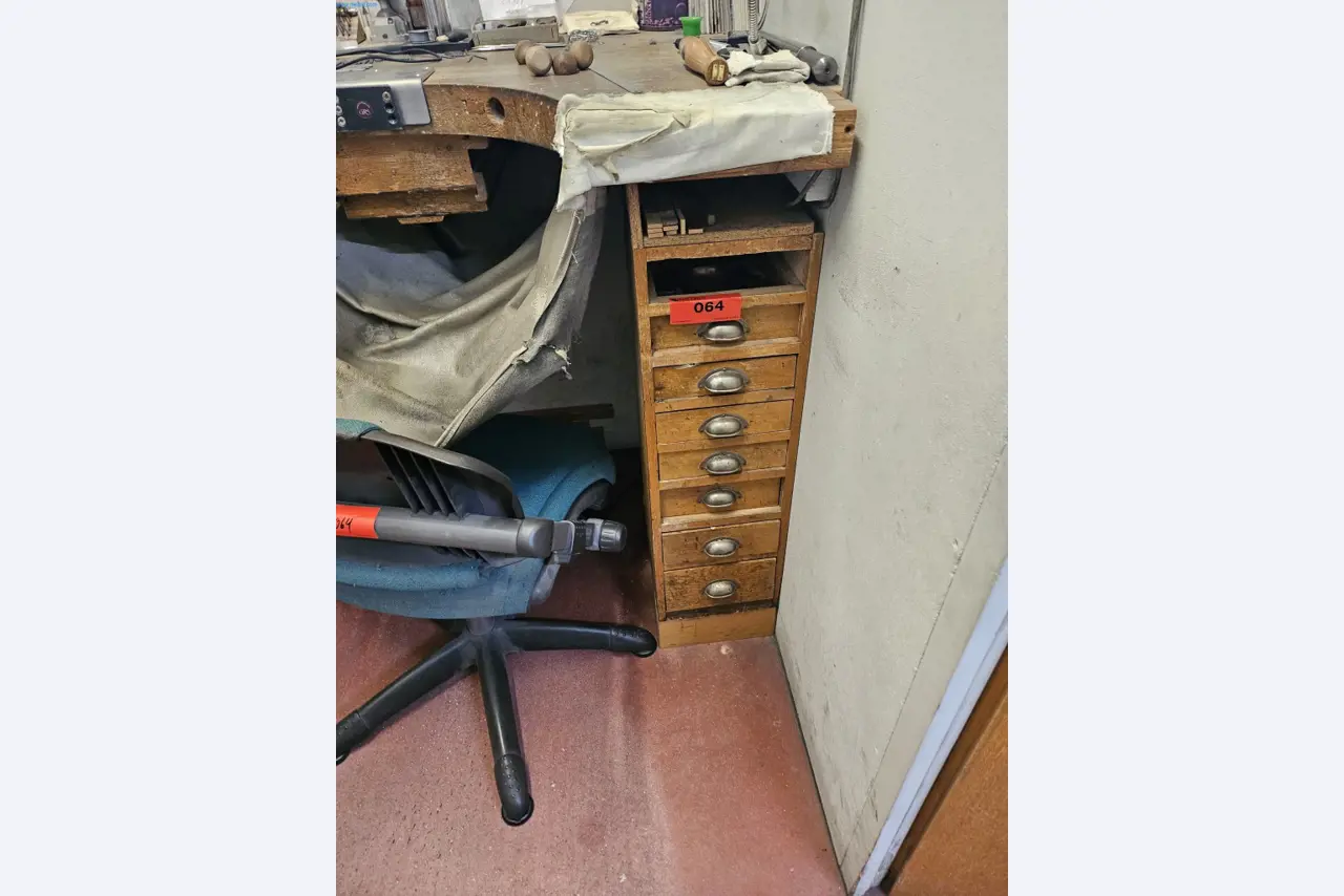 Stroje, systémy a kancelářské vybavení pro výrobce kroužků-1