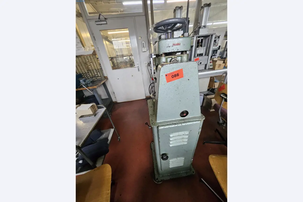 Stroje, systémy a kancelářské vybavení pro výrobce kroužků-1