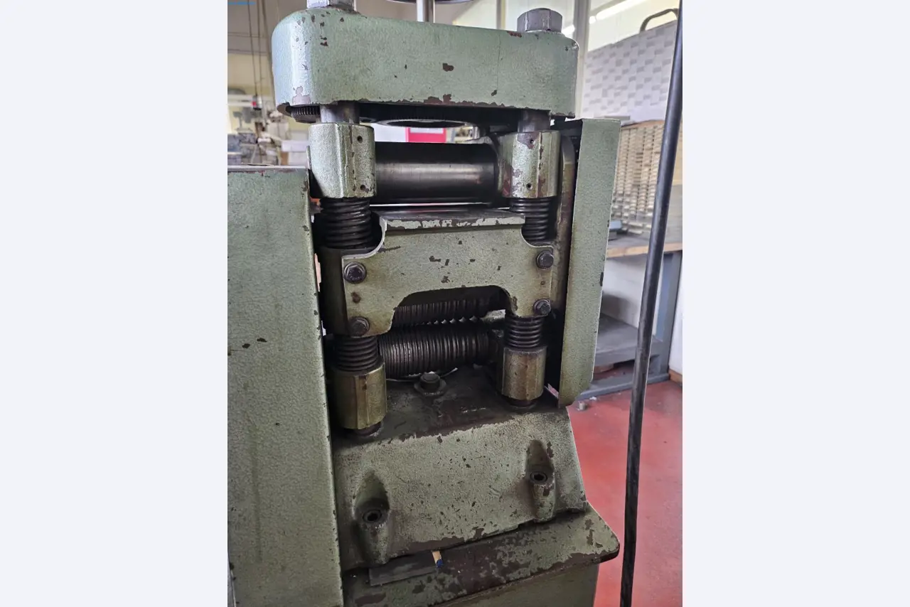 Stroje, systémy a kancelářské vybavení pro výrobce kroužků-4