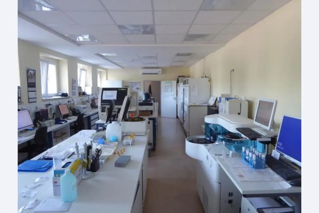 Medical technical equipment, operating theater equipment, sterile trays and hospital equipment and furniture-13