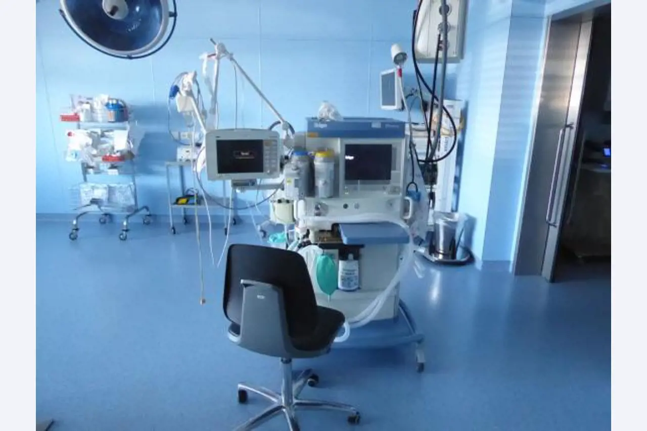 Medical technical equipment, operating theater equipment, sterile trays and hospital equipment and furniture-16