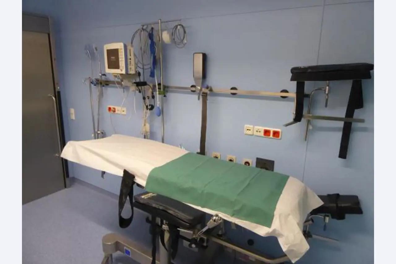 Medical technical equipment, operating theater equipment, sterile trays and hospital equipment and furniture-17