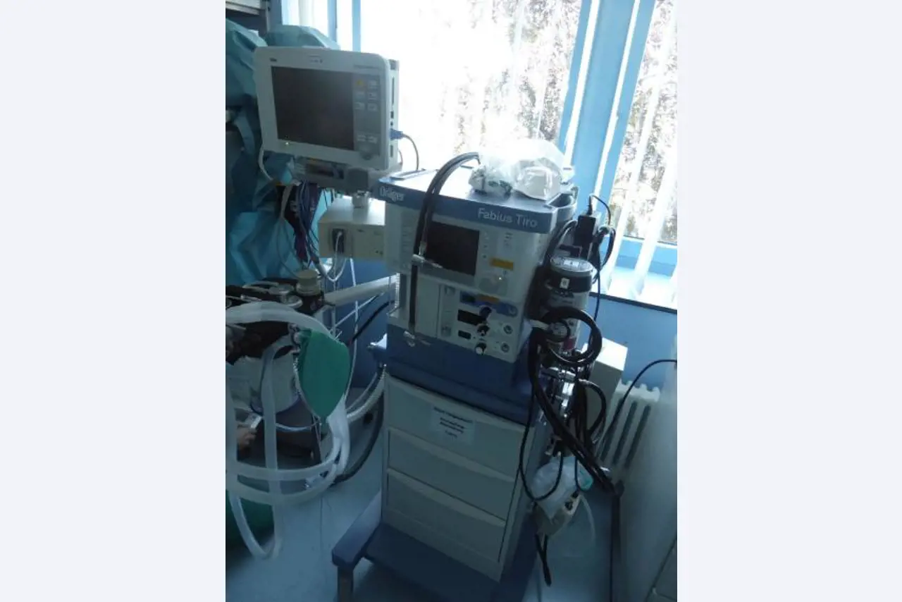 Medical technical equipment, operating theater equipment, sterile trays and hospital equipment and furniture-18