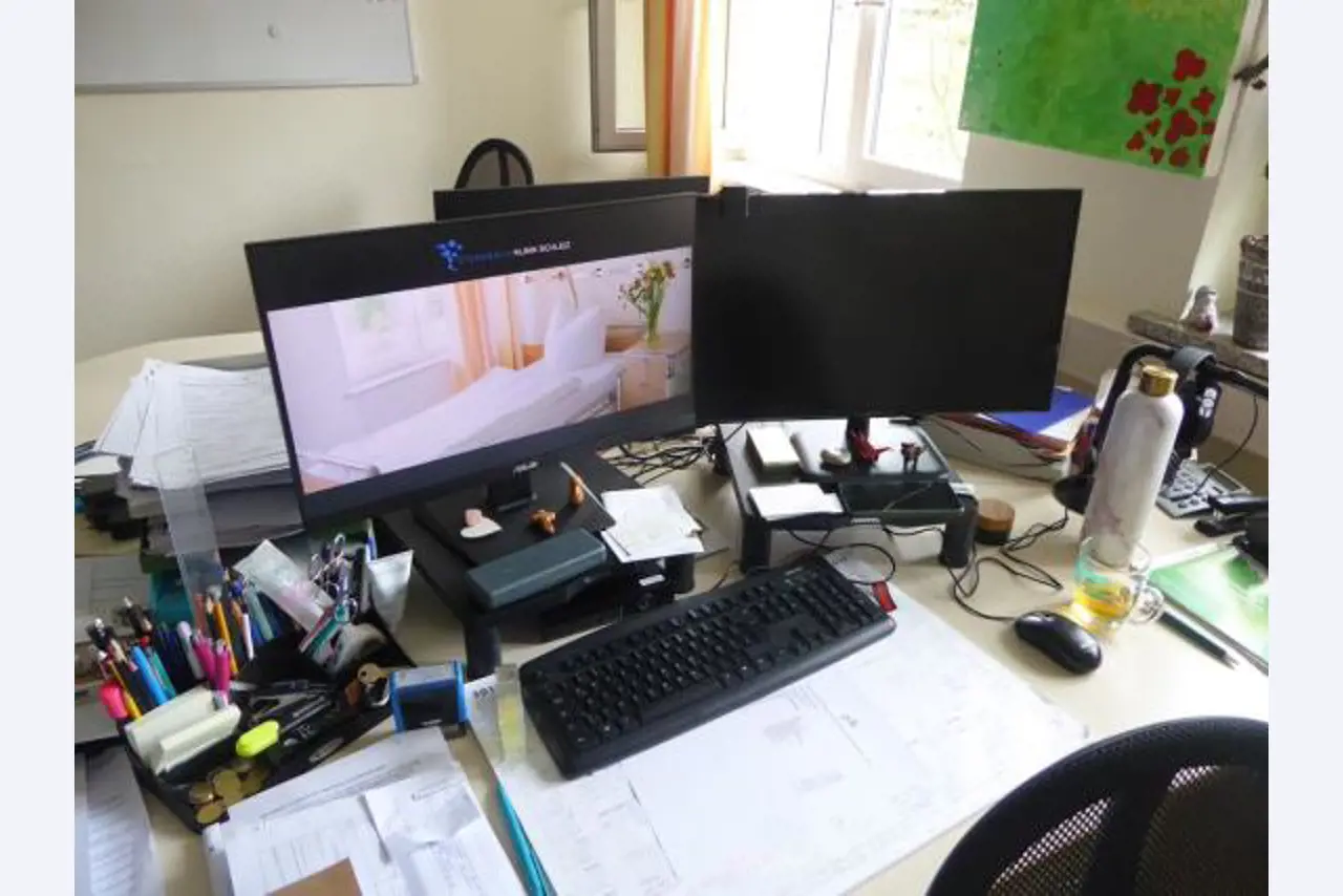 Medical technical equipment, operating theater equipment, sterile trays and hospital equipment and furniture-25