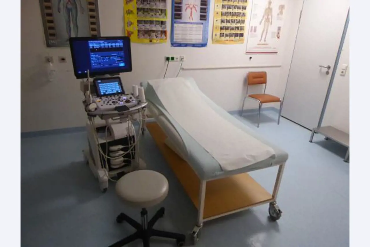 Medical technical equipment, operating theater equipment, sterile trays and hospital equipment and furniture-31