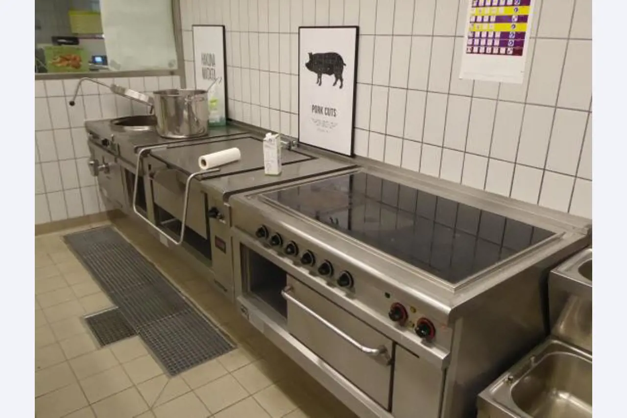 Medical technical equipment, operating theater equipment, sterile trays and hospital equipment and furniture-7