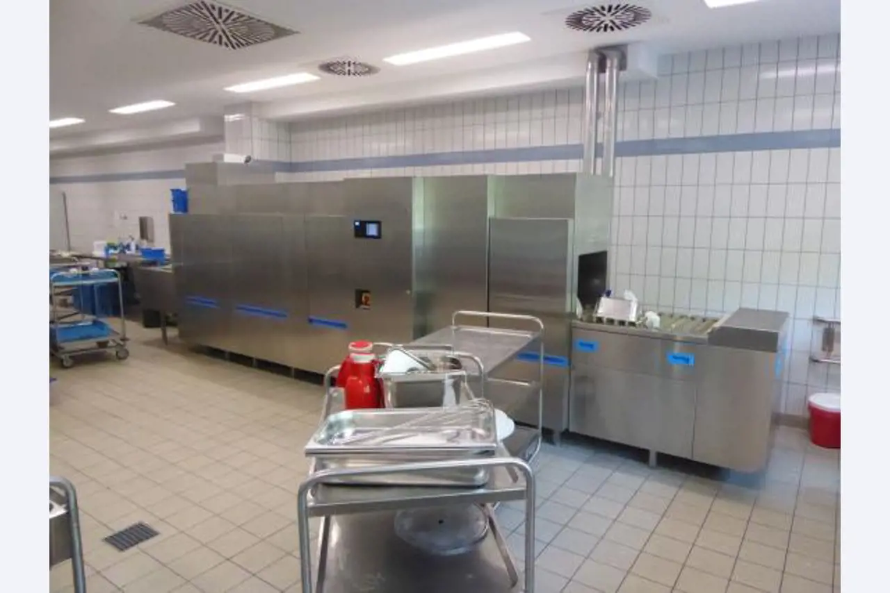 Medical technical equipment, operating theater equipment, sterile trays and hospital equipment and furniture-10