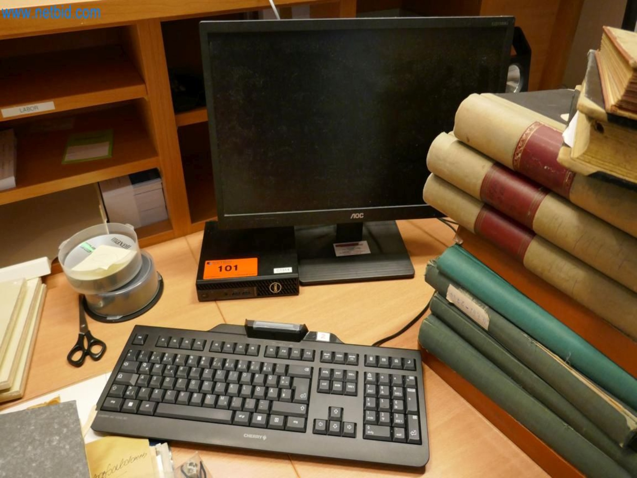 Medyczny sprzęt techniczny, wyposażenie sal operacyjnych, sterylne tace oraz sprzęt i meble szpitalne-1