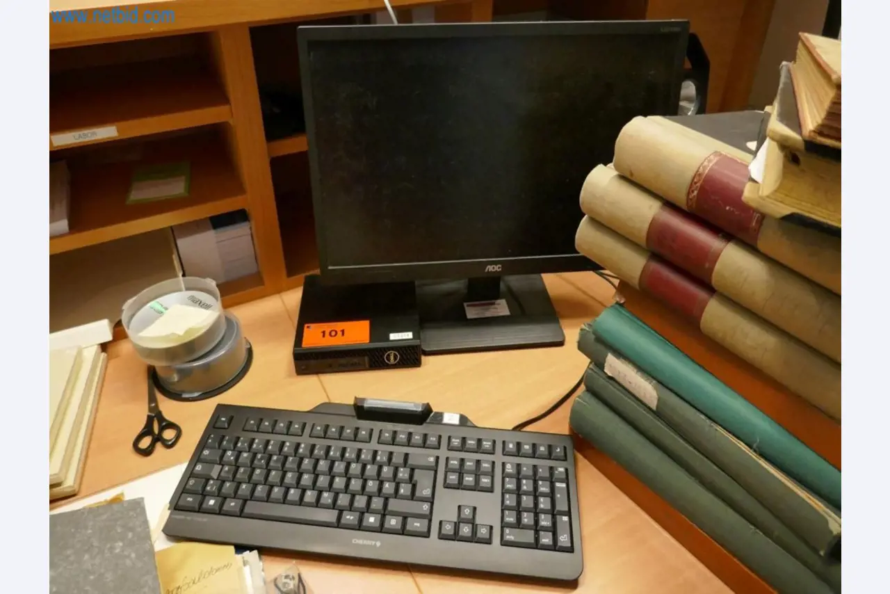 Medyczny sprzęt techniczny, wyposażenie sal operacyjnych, sterylne tace oraz sprzęt i meble szpitalne-1