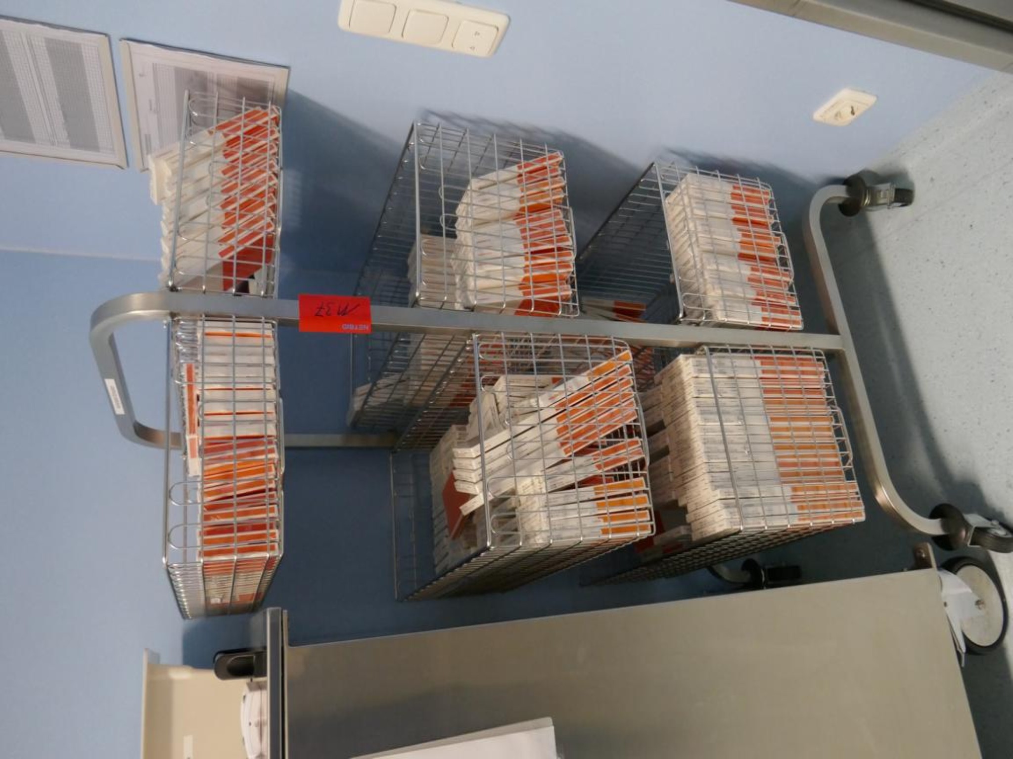 Equipos técnicos médicos, equipos de quirófano, bandejas estériles y equipos y mobiliario hospitalarios-2