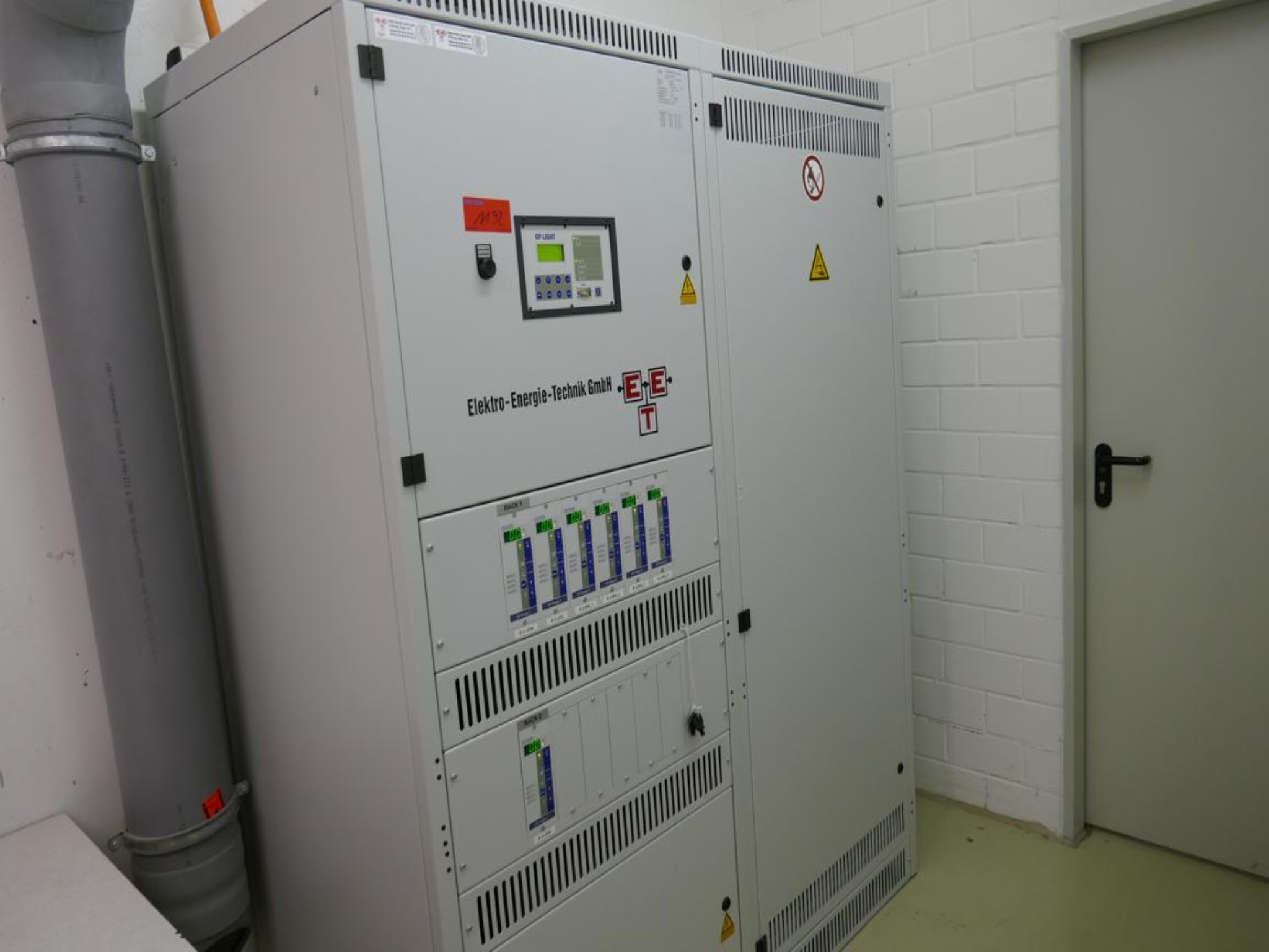 Medyczny sprzęt techniczny, wyposażenie sal operacyjnych, sterylne tace oraz sprzęt i meble szpitalne-1