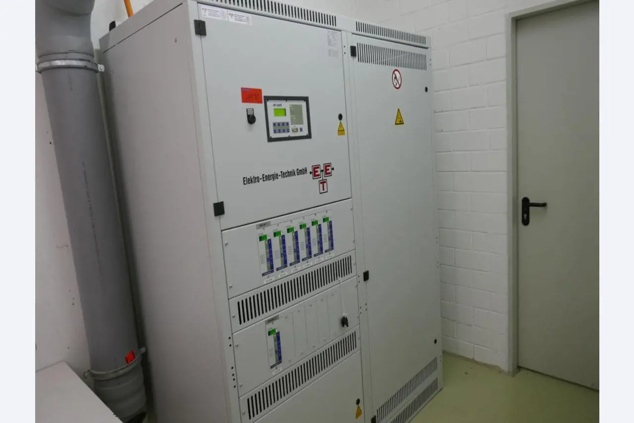 Medyczny sprzęt techniczny, wyposażenie sal operacyjnych, sterylne tace oraz sprzęt i meble szpitalne-1