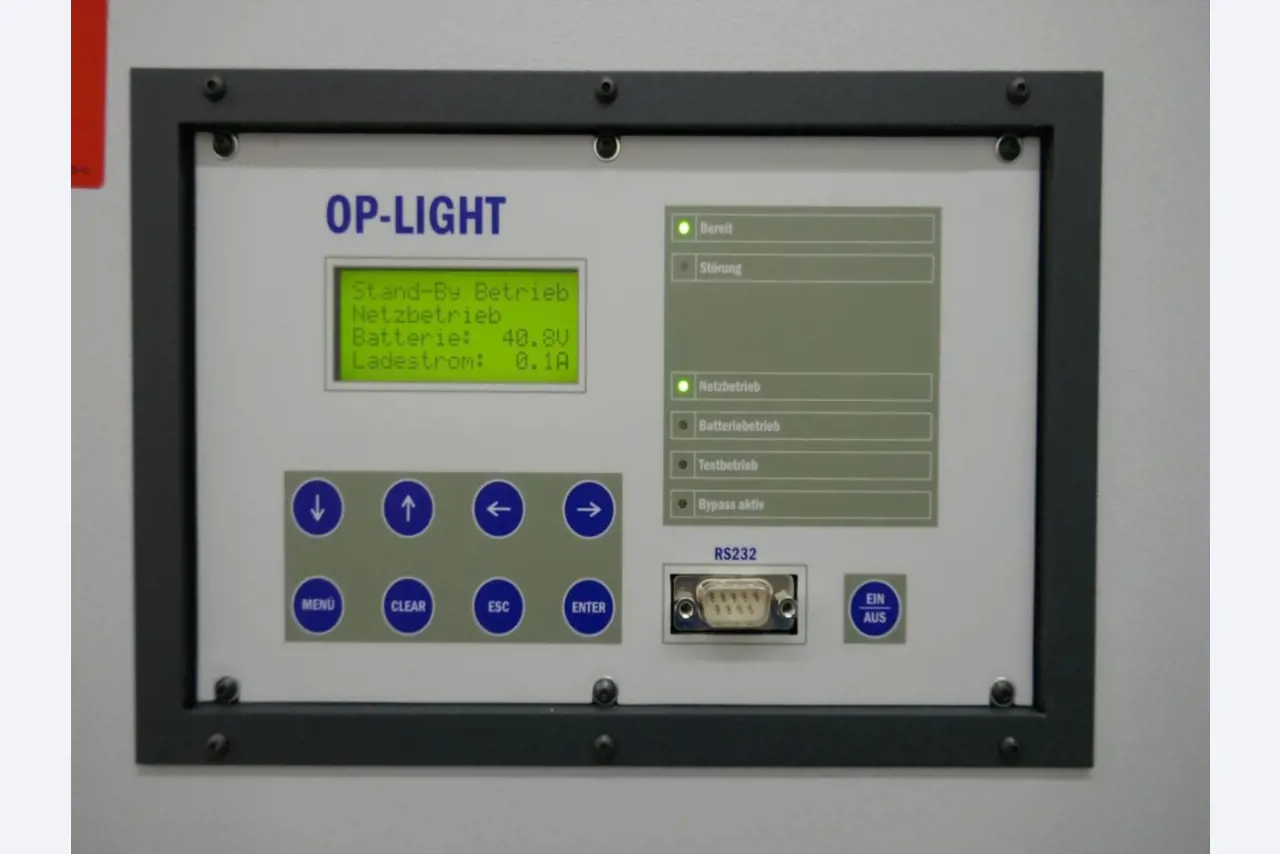 Medyczny sprzęt techniczny, wyposażenie sal operacyjnych, sterylne tace oraz sprzęt i meble szpitalne-3