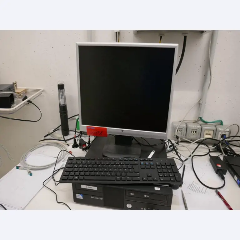 Medyczny sprzęt techniczny, wyposażenie sal operacyjnych, sterylne tace oraz sprzęt i meble szpitalne-1