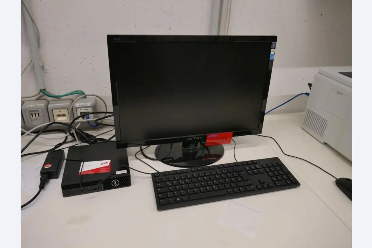 Medyczny sprzęt techniczny, wyposażenie sal operacyjnych, sterylne tace oraz sprzęt i meble szpitalne-1