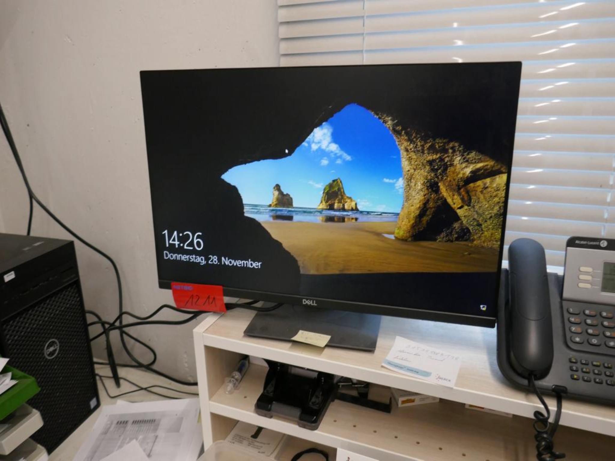 Medyczny sprzęt techniczny, wyposażenie sal operacyjnych, sterylne tace oraz sprzęt i meble szpitalne-1