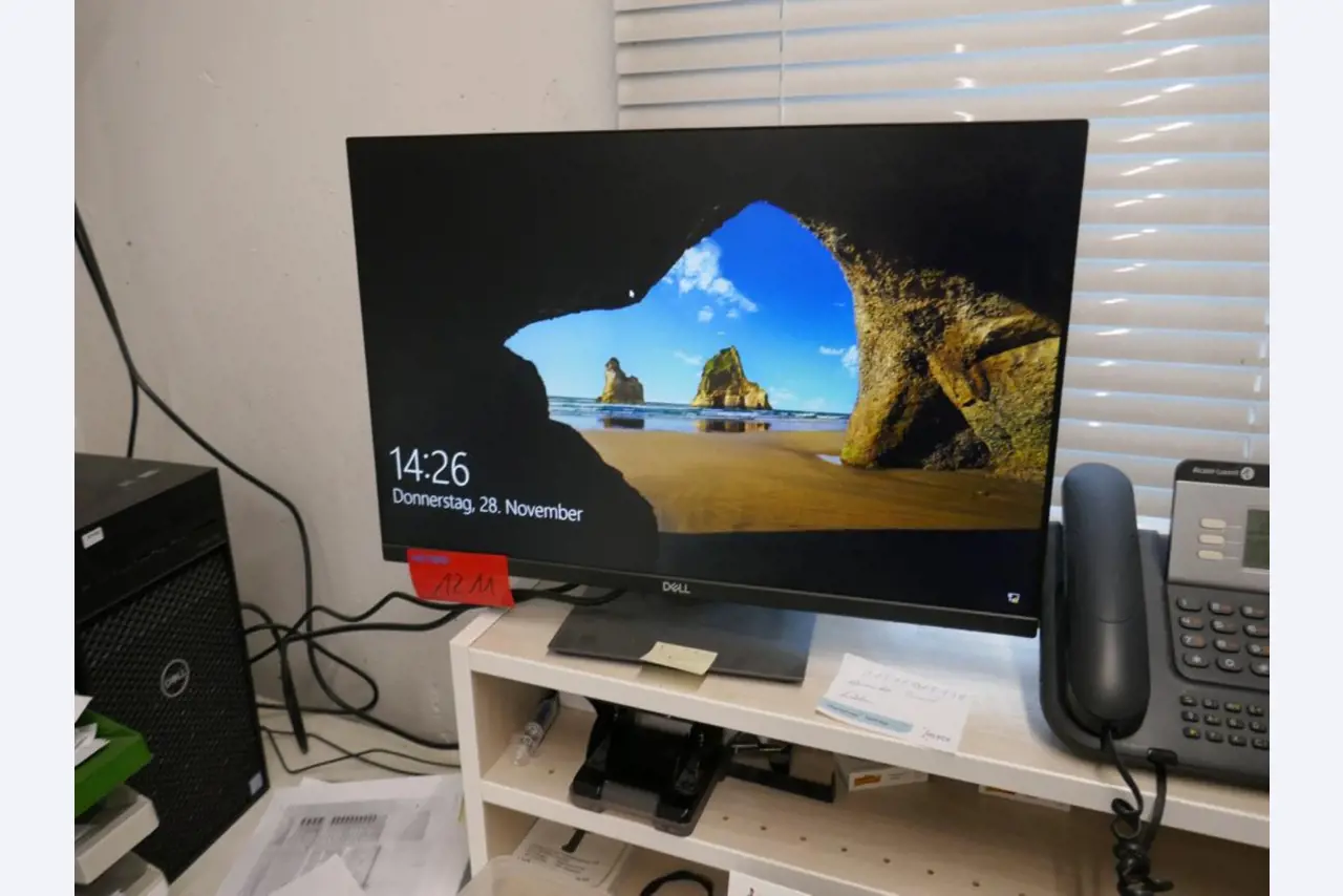 Medyczny sprzęt techniczny, wyposażenie sal operacyjnych, sterylne tace oraz sprzęt i meble szpitalne-1