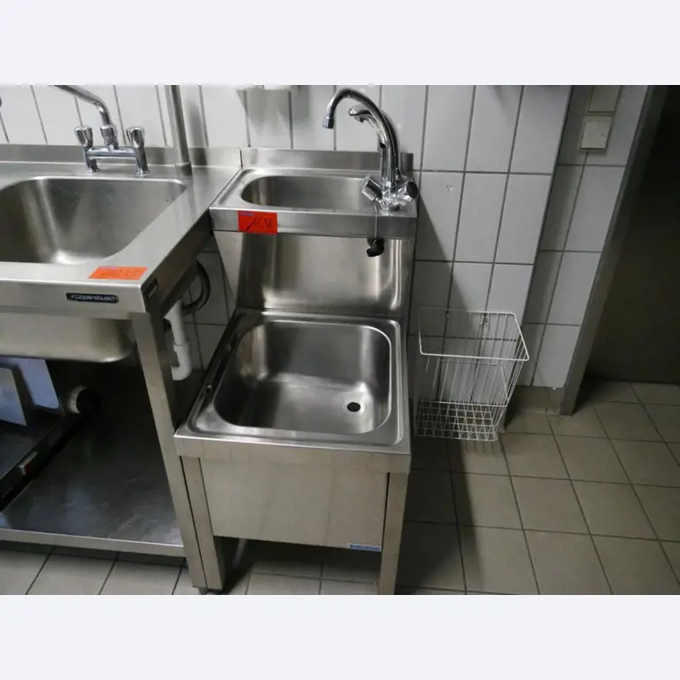 Medyczny sprzęt techniczny, wyposażenie sal operacyjnych, sterylne tace oraz sprzęt i meble szpitalne-1