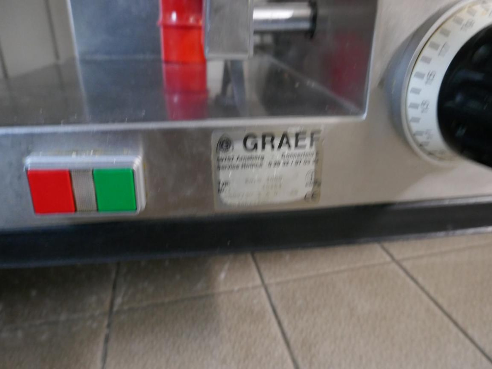 Medyczny sprzęt techniczny, wyposażenie sal operacyjnych, sterylne tace oraz sprzęt i meble szpitalne-3